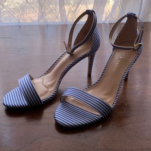 💙🤍 Striped Heels 💙🤍